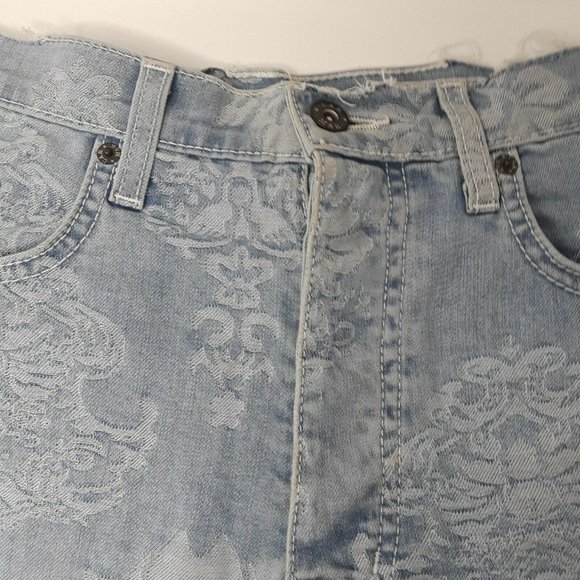 Carmar Womens Distressed Floral Button Fly Blue Jeans Shorts Frayed Size 28 - Picture 3 of 11